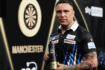 Gerwyn Price oppermachtig in Manchester, Gian van Veen bereikt finale na verhit duel met Littler