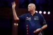 Raymond van Barneveld schittert in kwalificatie en plaatst zich voor European Darts Grand Prix